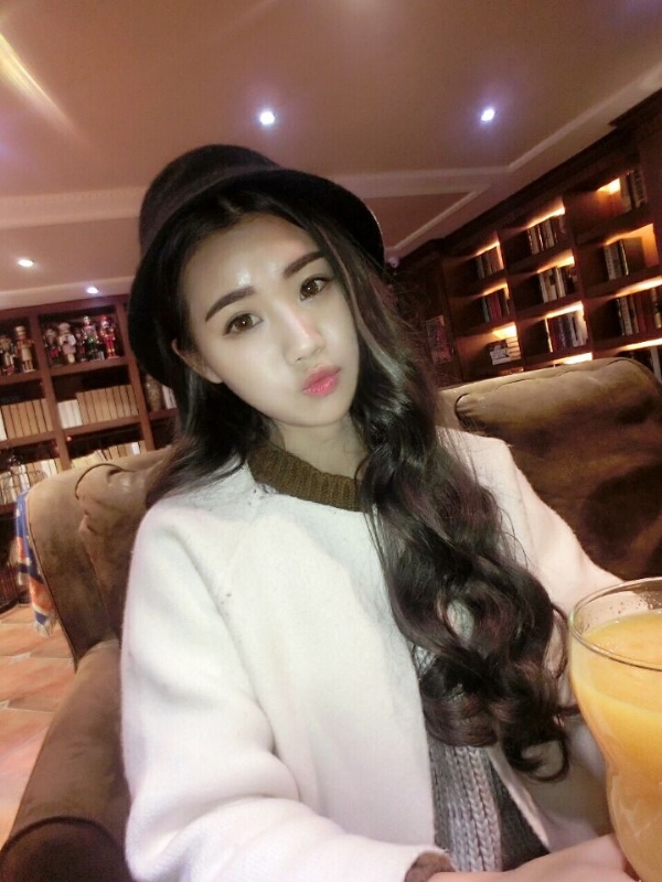 气质小妹的第三张照片--常州相亲服务中心