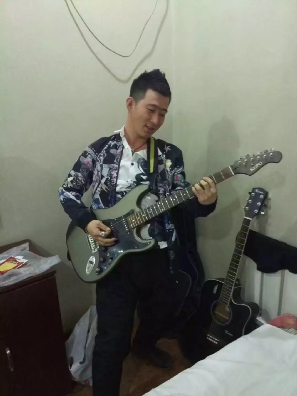 小吉他的第一张照片--常州相亲服务中心