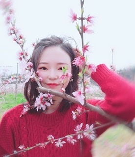 小桌子的第一张照片--常州相亲服务中心