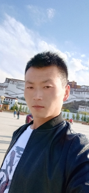 阳光下的小草的第二张照片--常州相亲服务中心