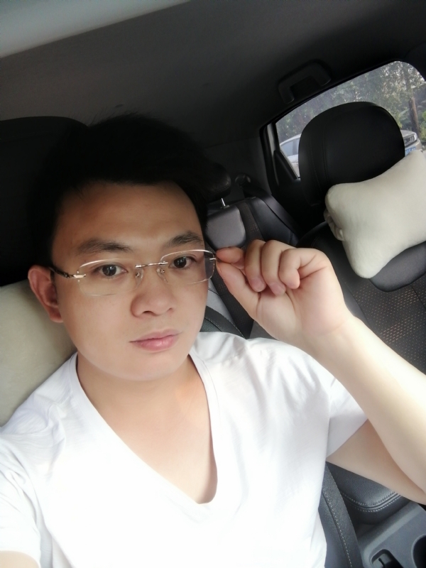 幸福的拥抱的第二张照片--常州相亲服务中心