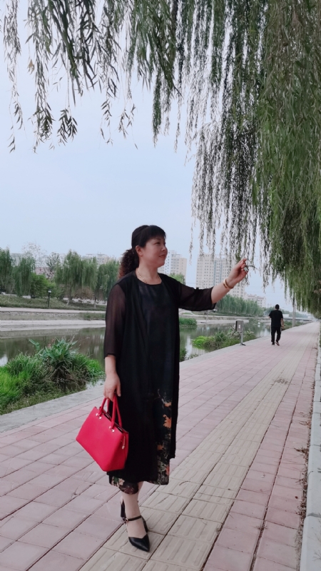 周本玲的第一张照片--常州相亲服务中心