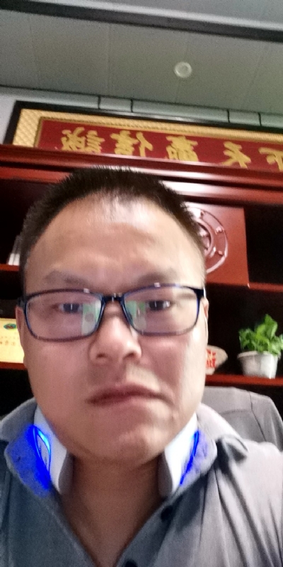 模具工匠的第一张照片--常州相亲服务中心