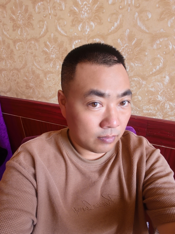 擦亮眼睛向前看的第一张照片--常州相亲服务中心