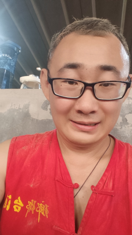 黑黑一笑的第二张照片--常州相亲服务中心