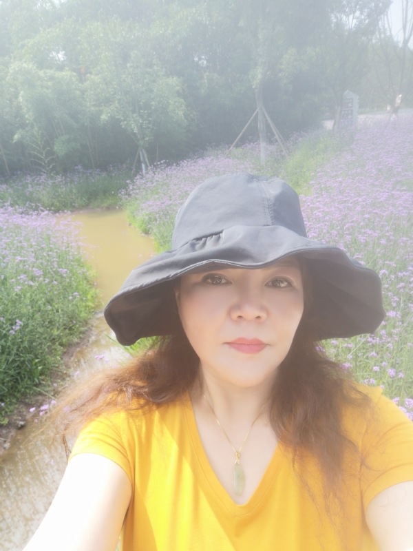 宛霞的第三张照片--常州相亲服务中心